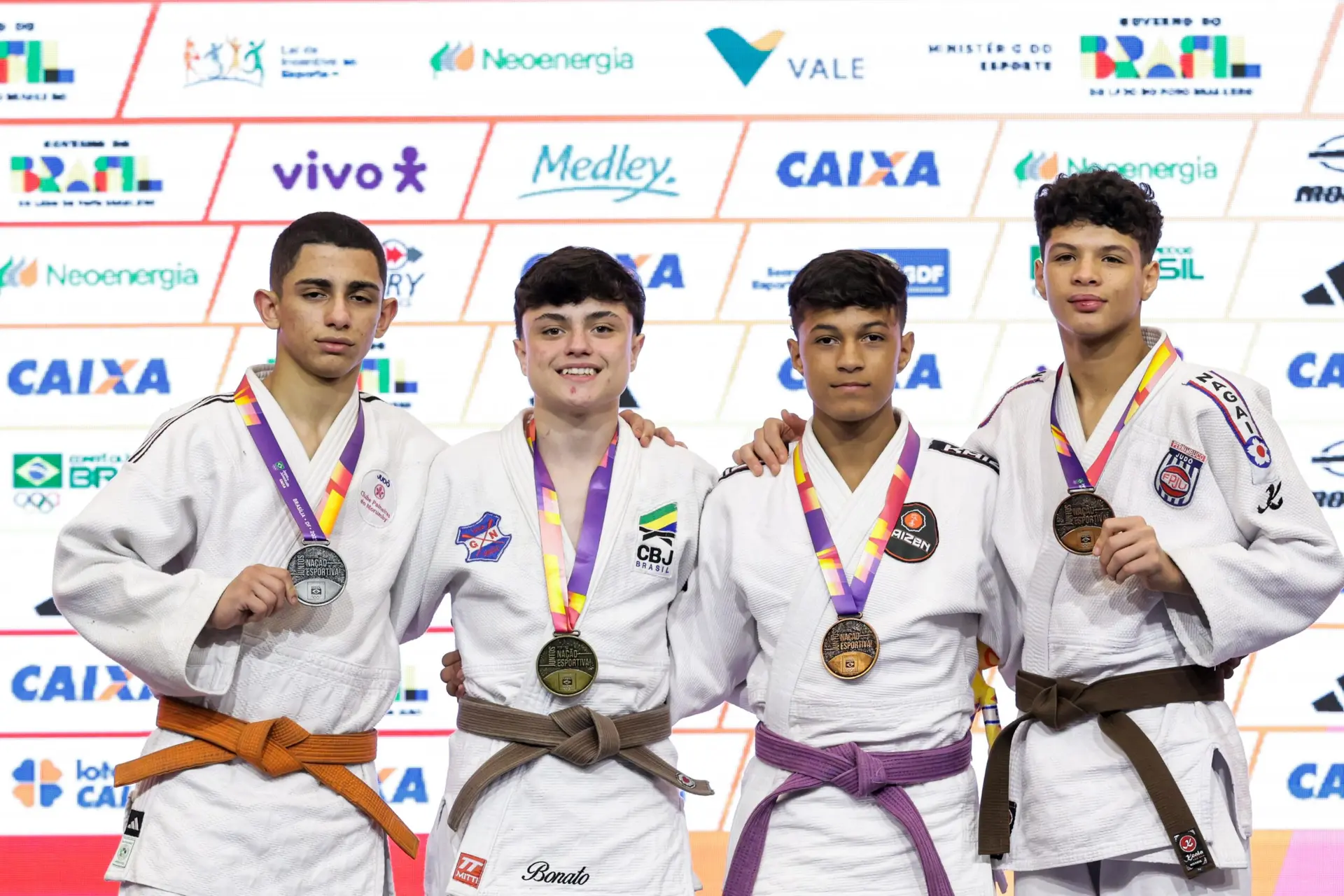 Arthur Bonato comemora medalha de ouro nos Jogos da Juventude CAIXA 2025